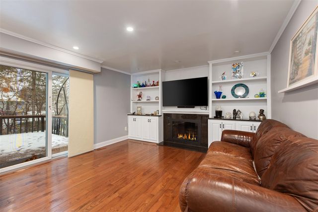 1803 Farmbrook Drive, Troy, MI 48098