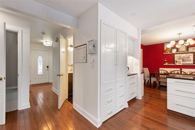 1803 Farmbrook Drive, Troy, MI 48098