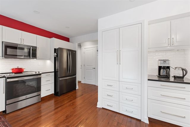 1803 Farmbrook Drive, Troy, MI 48098