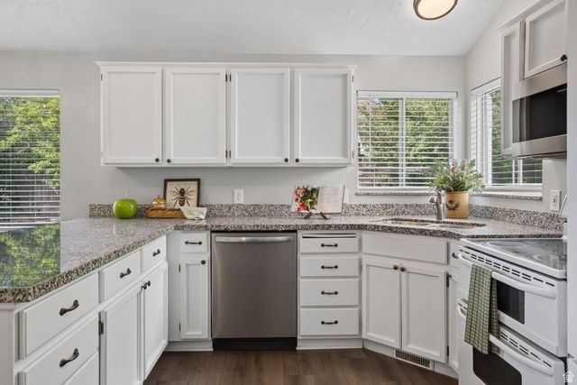 1317 E KNOLLWOOD DR, Sandy, UT 84092