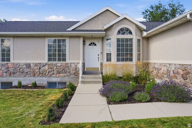 1317 E KNOLLWOOD DR, Sandy, UT 84092