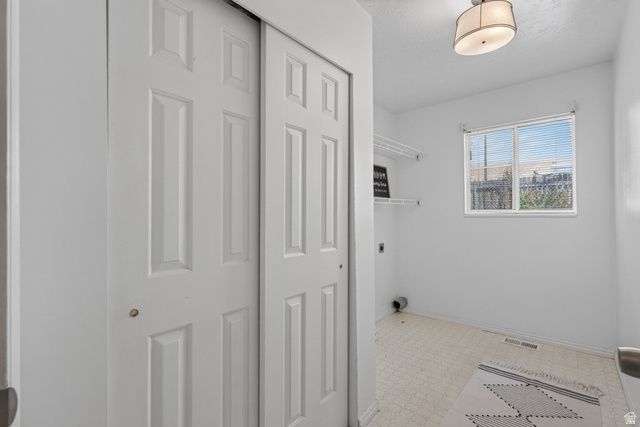 1317 E KNOLLWOOD DR, Sandy, UT 84092