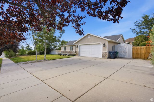 1317 E KNOLLWOOD DR, Sandy, UT 84092