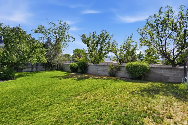 1317 E KNOLLWOOD DR, Sandy, UT 84092