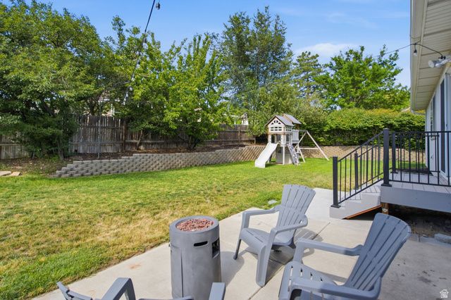 1317 E KNOLLWOOD DR, Sandy, UT 84092