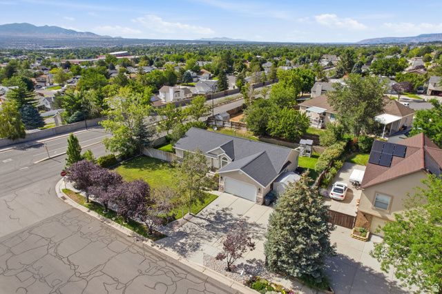 1317 E KNOLLWOOD DR, Sandy, UT 84092