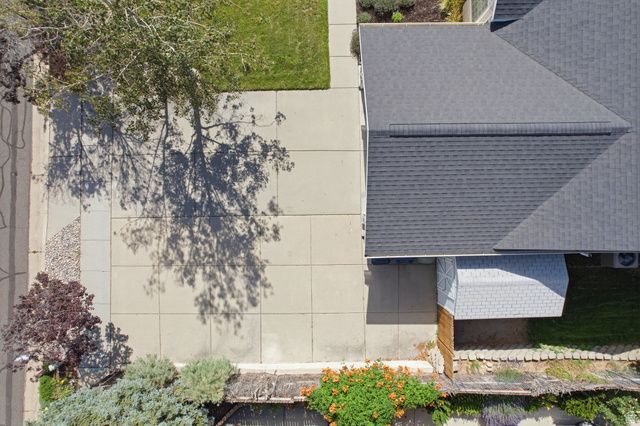 1317 E KNOLLWOOD DR, Sandy, UT 84092