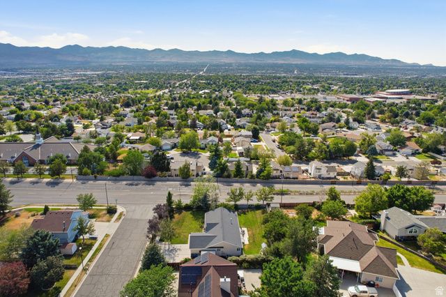 1317 E KNOLLWOOD DR, Sandy, UT 84092