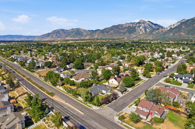 1317 E KNOLLWOOD DR, Sandy, UT 84092