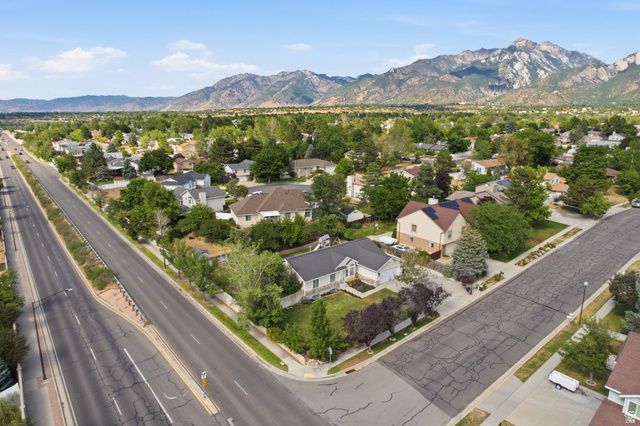 1317 E KNOLLWOOD DR, Sandy, UT 84092