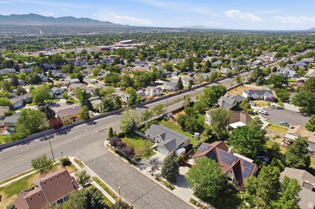 1317 E KNOLLWOOD DR, Sandy, UT 84092