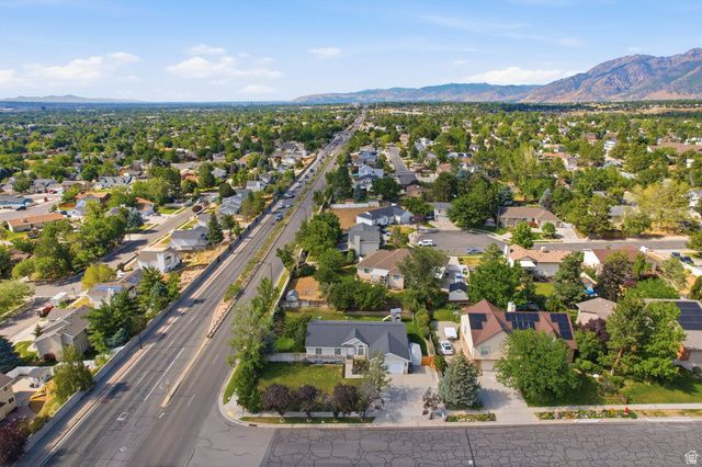 1317 E KNOLLWOOD DR, Sandy, UT 84092
