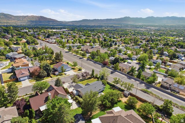 1317 E KNOLLWOOD DR, Sandy, UT 84092
