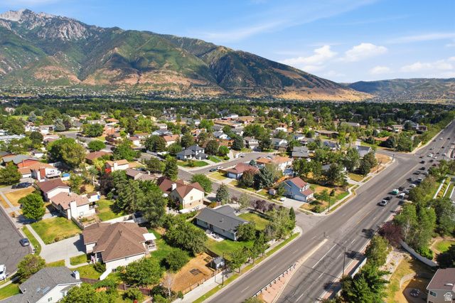 1317 E KNOLLWOOD DR, Sandy, UT 84092