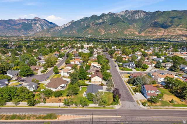 1317 E KNOLLWOOD DR, Sandy, UT 84092