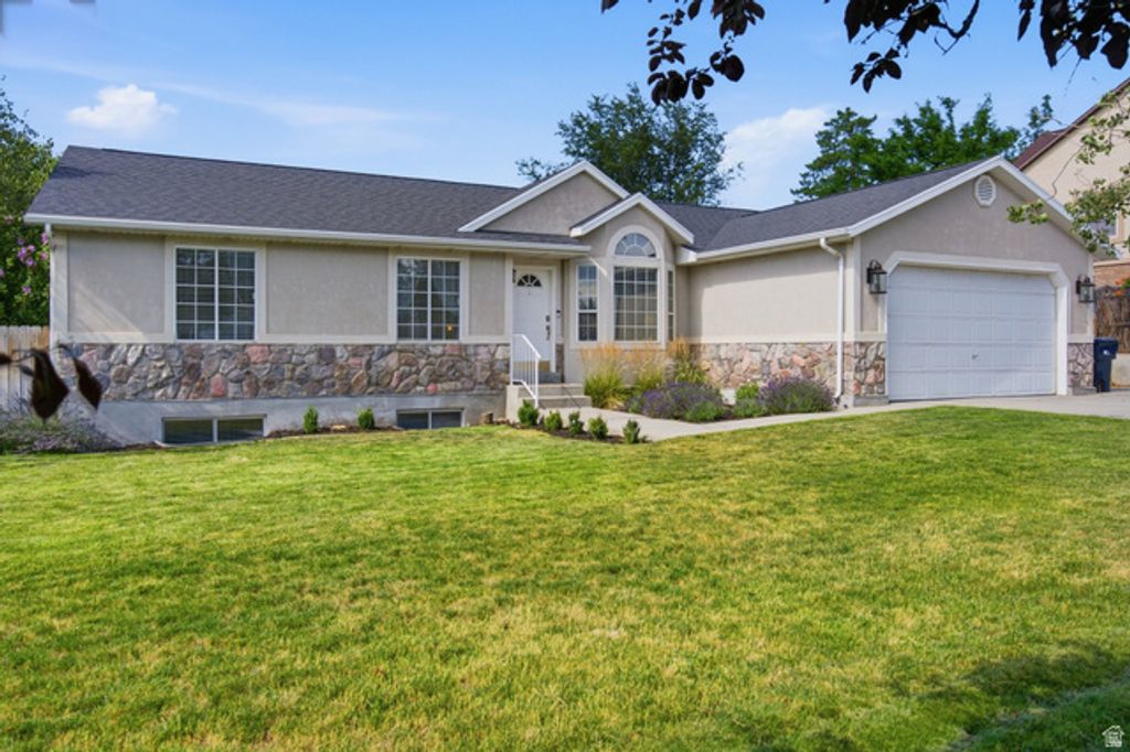 1317 E KNOLLWOOD DR, Sandy, UT 84092