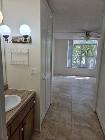 3750 Inverrary Drive 2f, Lauderhill, FL 33319