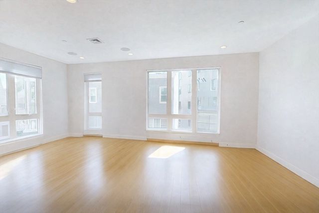 488 Dorchester Ave 3E, Boston, MA 02127