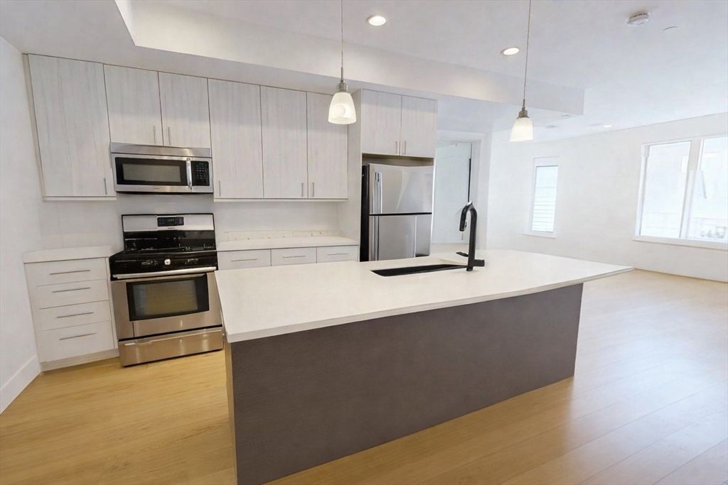 488 Dorchester Ave 3E, Boston, MA 02127