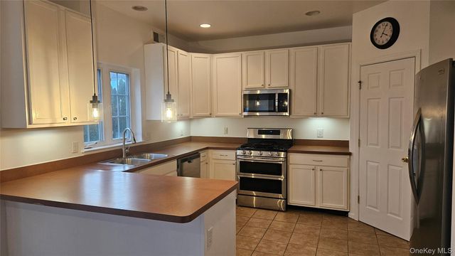 2719 Colonial Drive, New Windsor, NY 12553