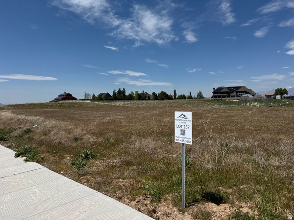 Image 2 of property listing at 586 DIAMOND RIDGE DR, Mapleton, UT 84664