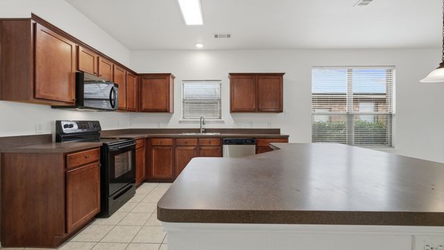 421 Sandy Creek Drive, Fort Worth, TX 76131