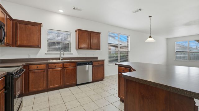 421 Sandy Creek Drive, Fort Worth, TX 76131