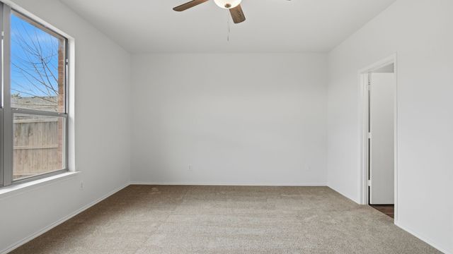 421 Sandy Creek Drive, Fort Worth, TX 76131