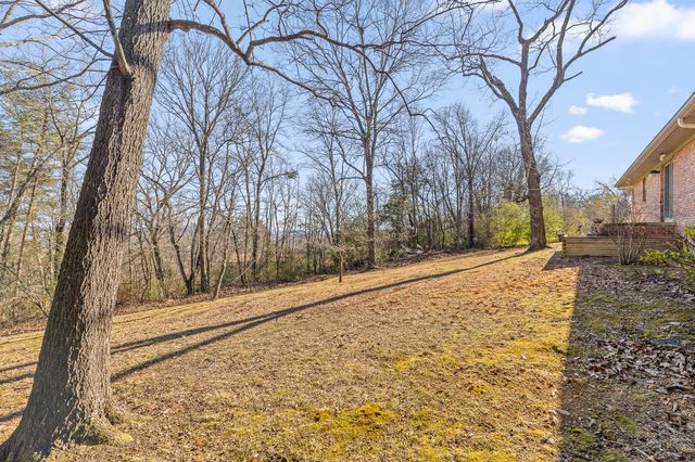 5904 Crestview Drive, Hixson, TN 37343