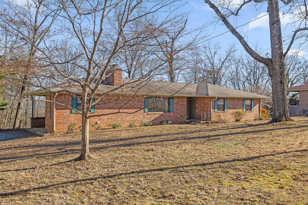 5904 Crestview Drive, Hixson, TN 37343