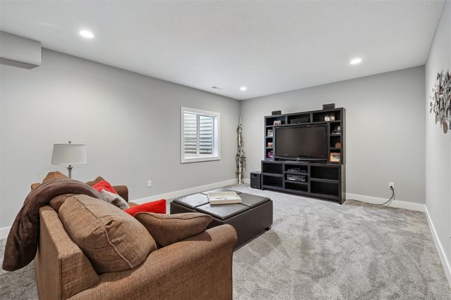 9369 Primo Lane, West Des Moines, IA 50266