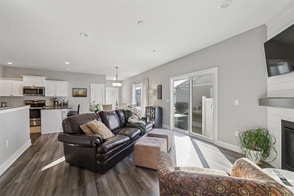 9369 Primo Lane, West Des Moines, IA 50266