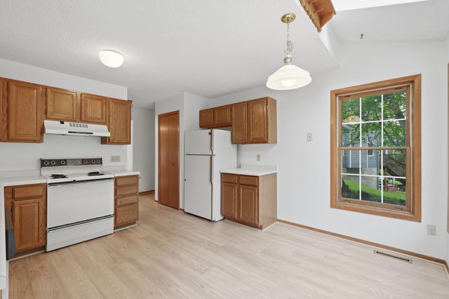 6621 Arlington Court, Chanhassen, MN 55317