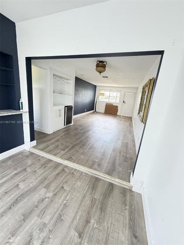 941 Crystal Lake Dr 305, Deerfield Beach, FL 33064