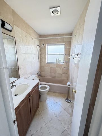 941 Crystal Lake Dr 305, Deerfield Beach, FL 33064