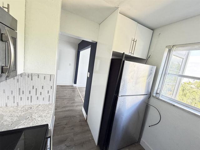 941 Crystal Lake Dr 305, Deerfield Beach, FL 33064