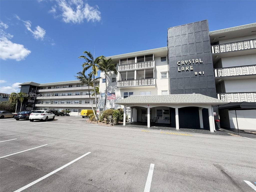 941 Crystal Lake Dr 305, Deerfield Beach, FL 33064