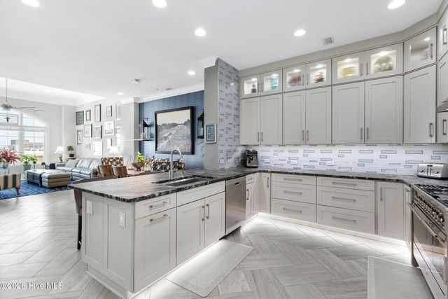124 Walnut Street Apt 607, Wilmington, NC 28401