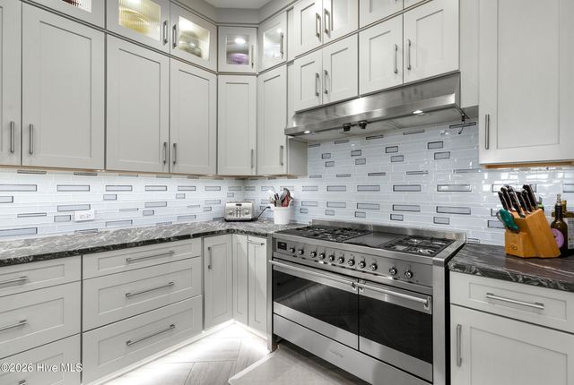 124 Walnut Street Apt 607, Wilmington, NC 28401