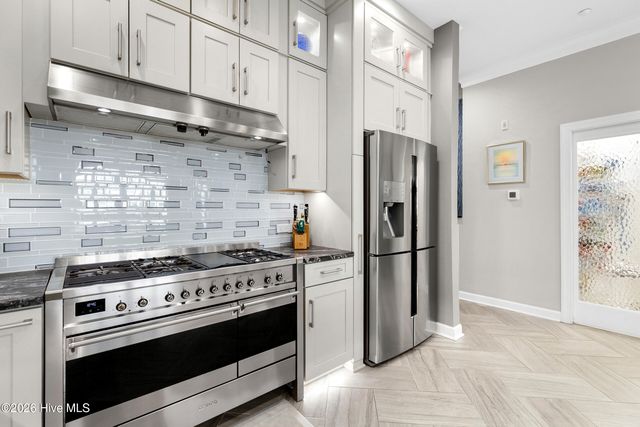 124 Walnut Street Apt 607, Wilmington, NC 28401