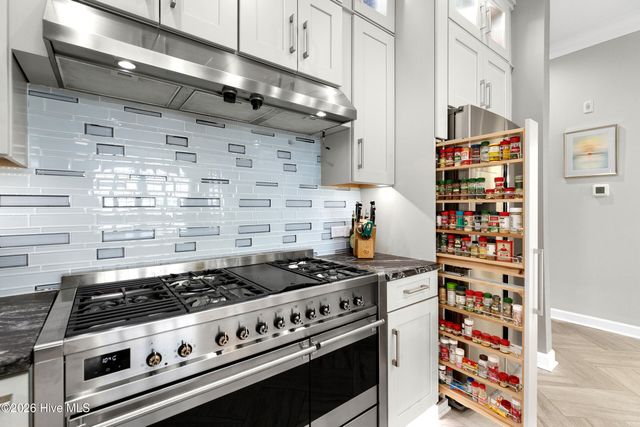 124 Walnut Street Apt 607, Wilmington, NC 28401