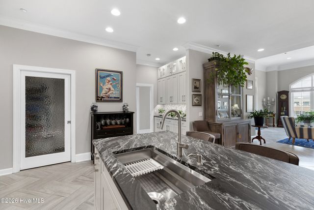 124 Walnut Street Apt 607, Wilmington, NC 28401