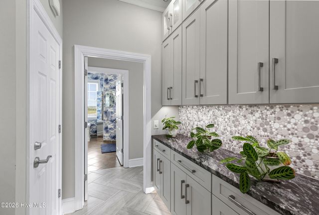 124 Walnut Street Apt 607, Wilmington, NC 28401