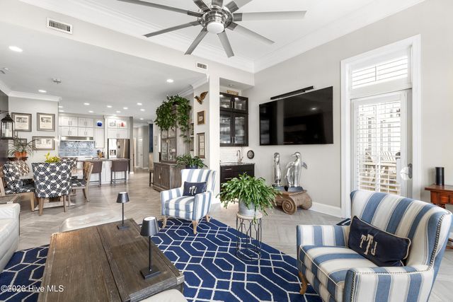 124 Walnut Street Apt 607, Wilmington, NC 28401