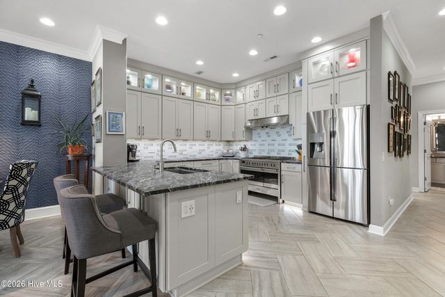 124 Walnut Street Apt 607, Wilmington, NC 28401