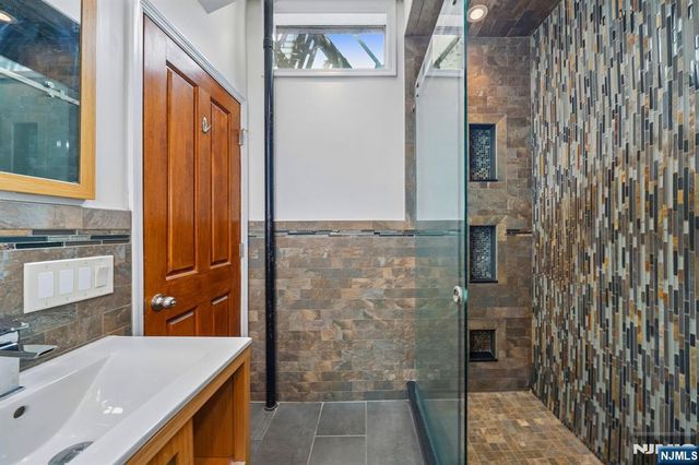 364 New York Avenue 1, Jersey City, NJ 07307