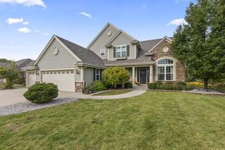 W273N2543 Arlington DRIVE, Pewaukee, WI 53072