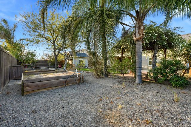 1005 Jubilee Court, Lemoore, CA 93245