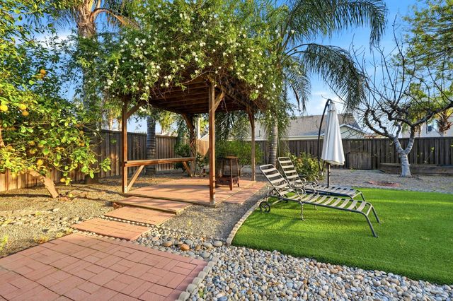 1005 Jubilee Court, Lemoore, CA 93245