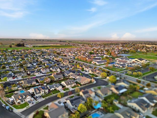 1005 Jubilee Court, Lemoore, CA 93245